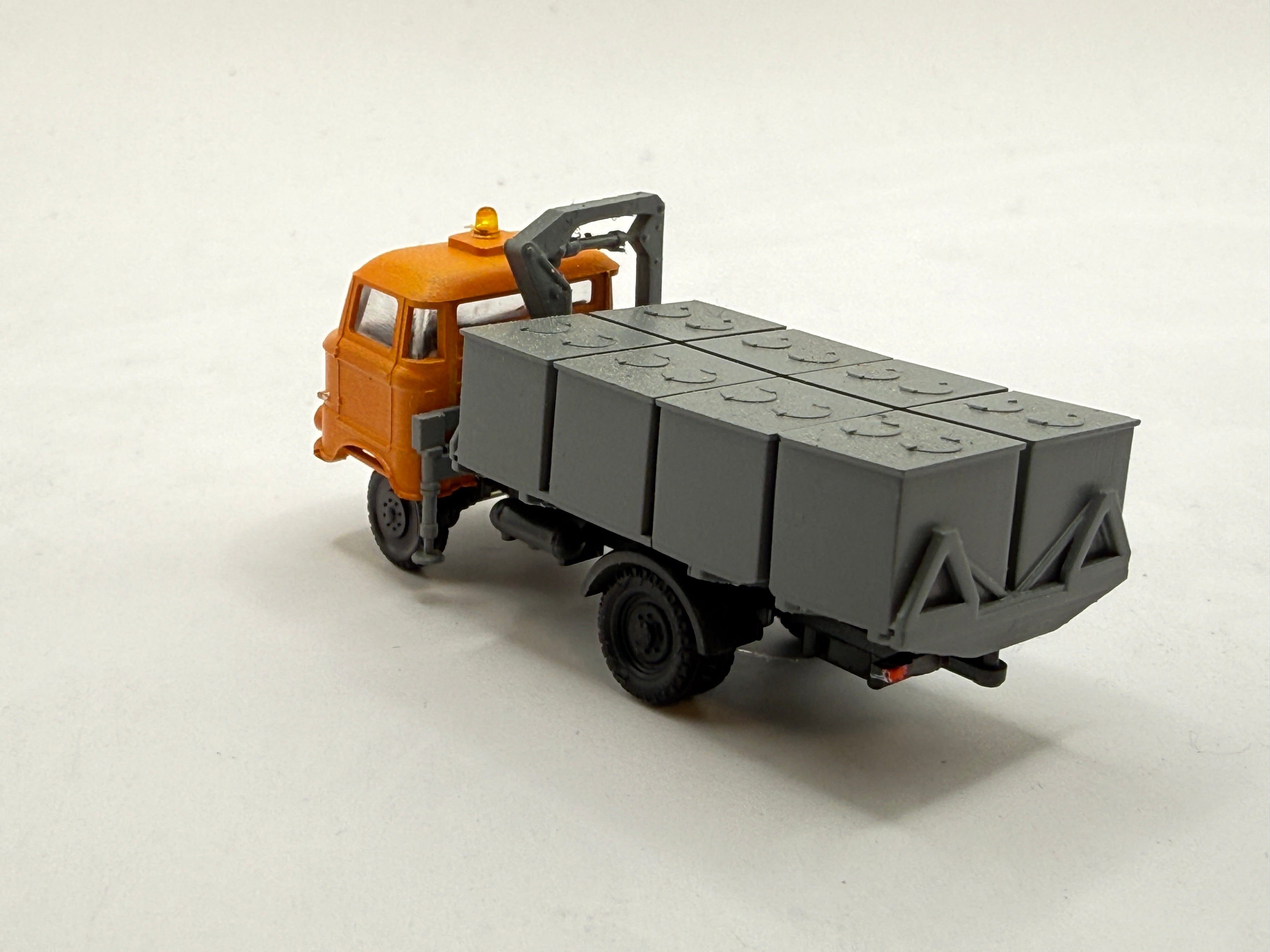 IFA W50 Müllcontainerfahrzeug und Kran – TT 1:120