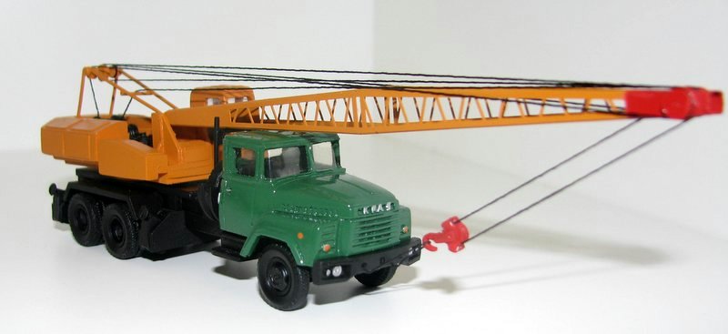 KrAZ-250K Autodrehkran KS-4562 – Modell H0 (1:87)