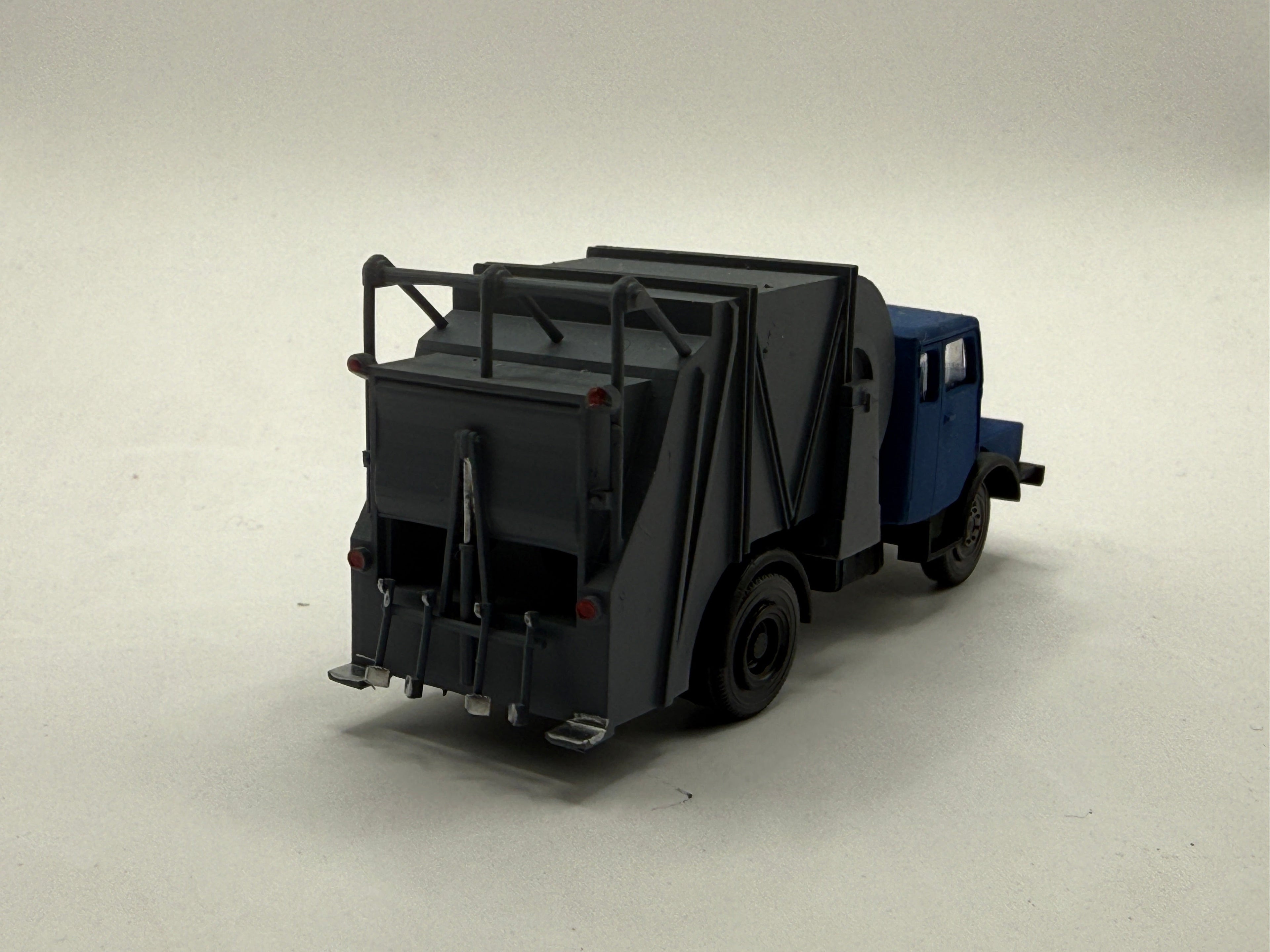 IFA S4000 Müllwagen H0 1:87
